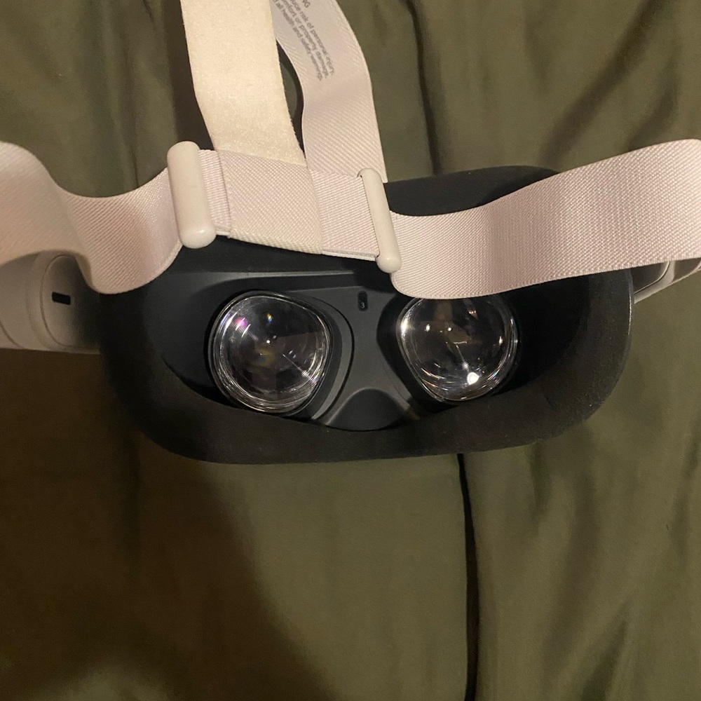 Oculus Quest - Picture 4 of 4